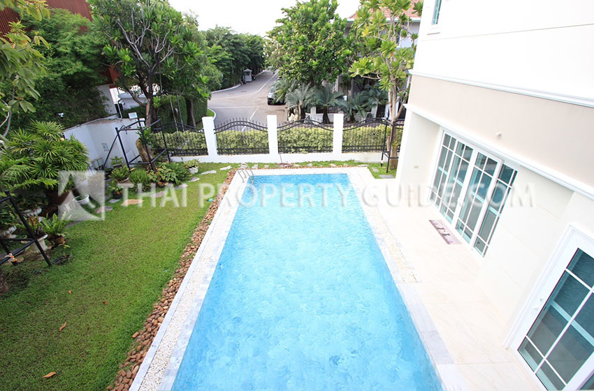 House with Private Pool in Sukhumvit 